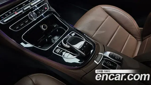 Mercedes-Benz E-Class 2018 — Фото 17/20