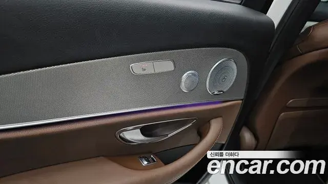 Mercedes-Benz E-Class 2018 — Фото 19/20