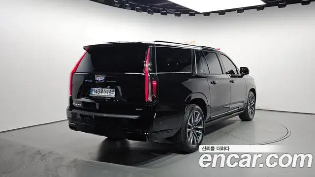 Cadillac Escalade 2023 — Şəkil 35/39