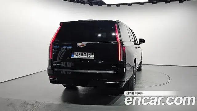 Cadillac Escalade 2023 — Şəkil 33/39