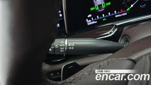 Cadillac Escalade 2023 — Şəkil 28/39