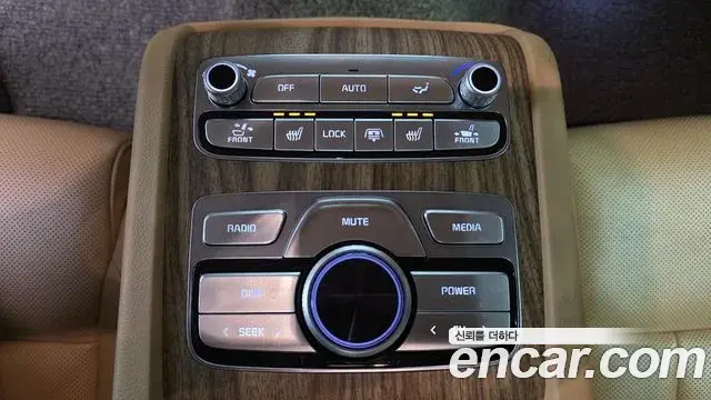 Kia The K9 2022 — Photo 36/38