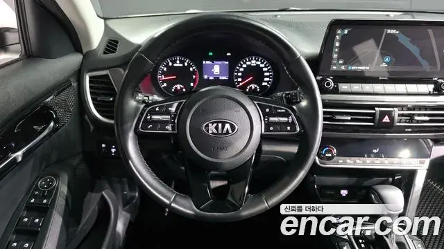 Kia Seltos 2020 — Фото 14/20
