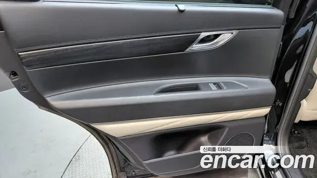 Genesis GV80 2021 — Photo 17/31