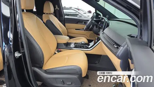 Kia Carnival 2023 — Фото 11/20