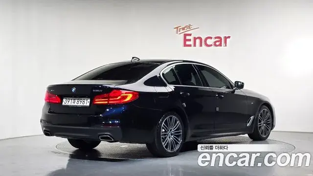 BMW 5 Series 2020 — Фото 1/20