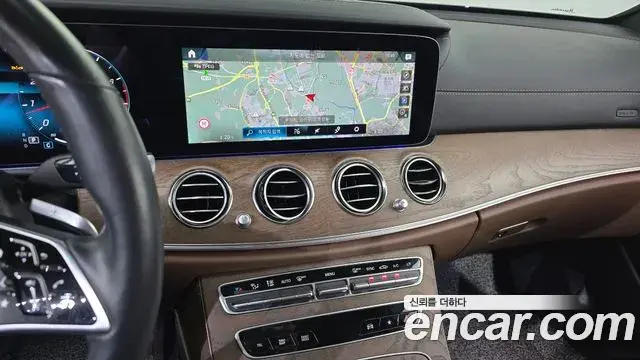 Mercedes-Benz E-Class 2023 — Фото 12/20