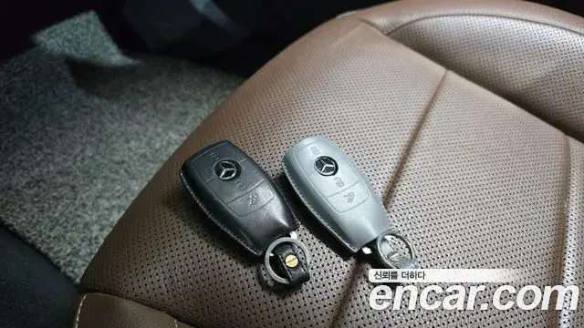 Mercedes-Benz E-Class 2023 — Фото 15/20