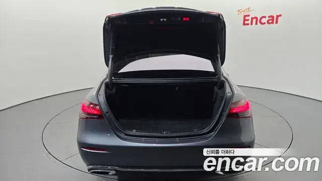 Mercedes-Benz E-Class 2023 — Фото 18/20
