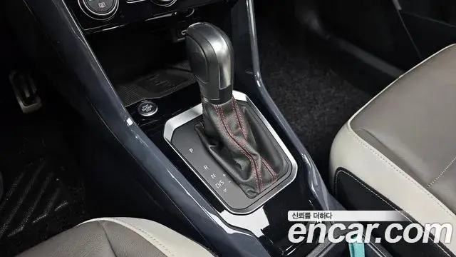 Volkswagen T-Roc 2021 — Şəkil 29/30