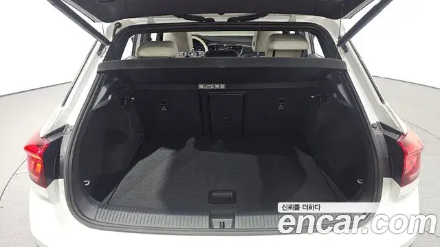 Volkswagen T-Roc 2021 — Şəkil 17/30