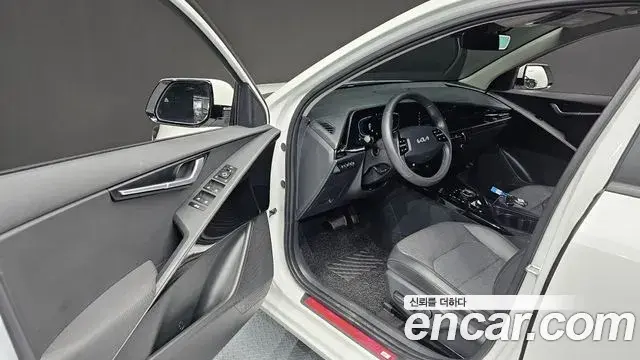 Kia Niro 2025 — Фото 10/20