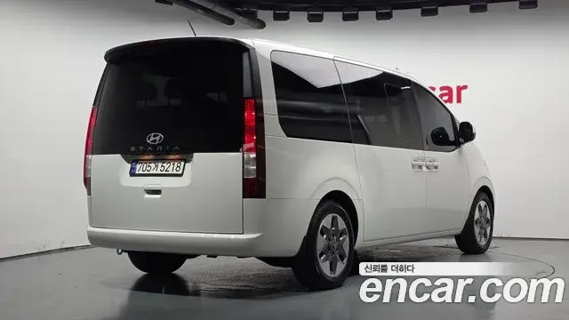 Hyundai Staria 2024 — Фото 2/20