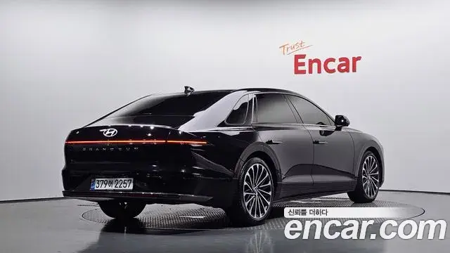 Hyundai Grandeur 2023 — Фото 1/20
