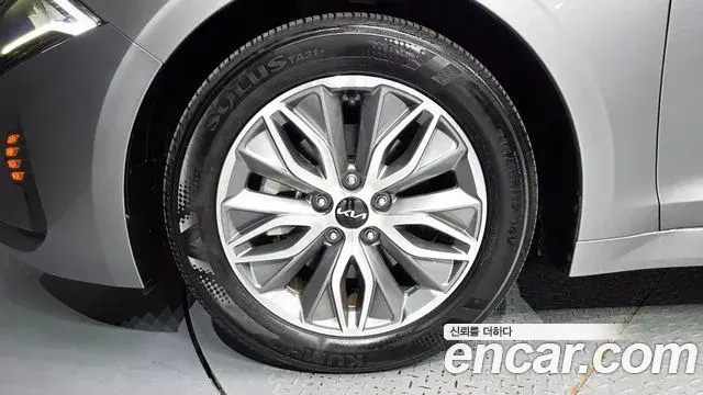 Kia K5 2023 — Photo 10/31