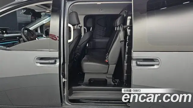 Hyundai Staria 2024 — Фото 12/20