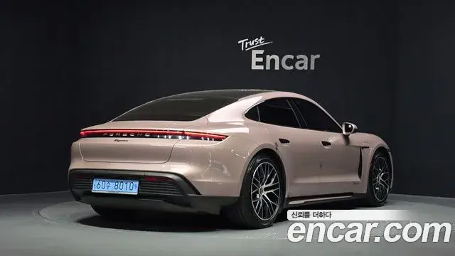 Porsche Taycan 2023 — Photo 14/20
