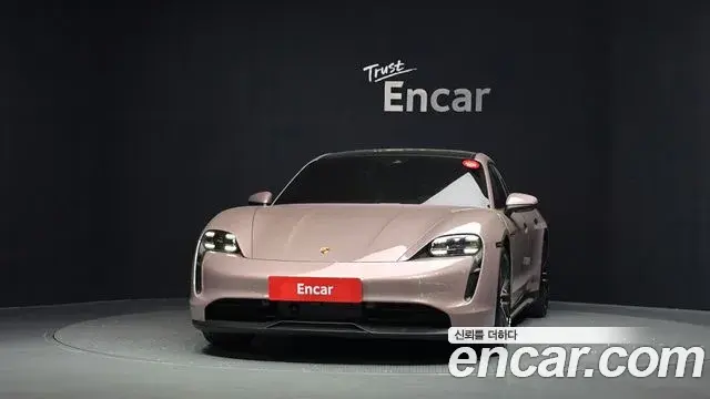Porsche Taycan 2023 — Photo 7/20