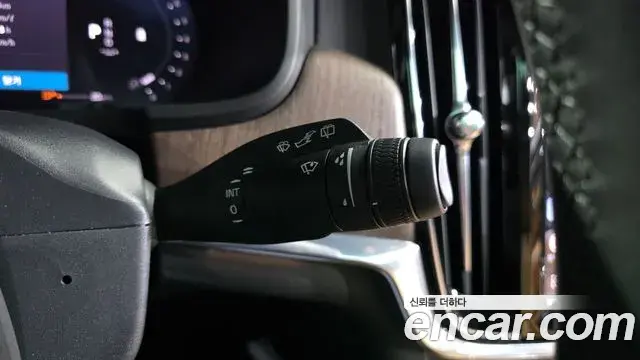 Volvo V90 Cross Country 2024 — ფოტო 19/20