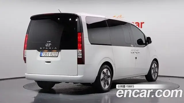 Hyundai Staria 2023 — Фото 2/20