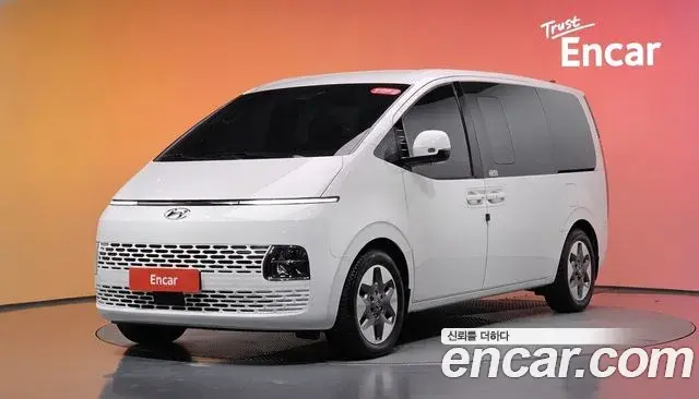 Hyundai Staria 2023 — Фото 1/20