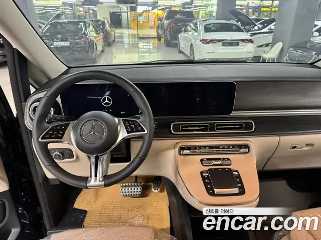 Mercedes-Benz V-Class 2025 — ფოტო 17/18