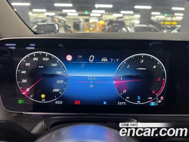 Mercedes-Benz V-Class 2025 — ფოტო 14/18
