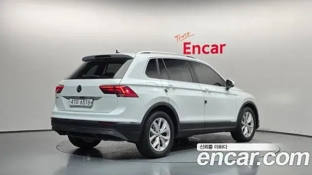Volkswagen Tiguan 2018 — Фото 2/20