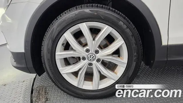 Volkswagen Tiguan 2018 — Фото 5/20