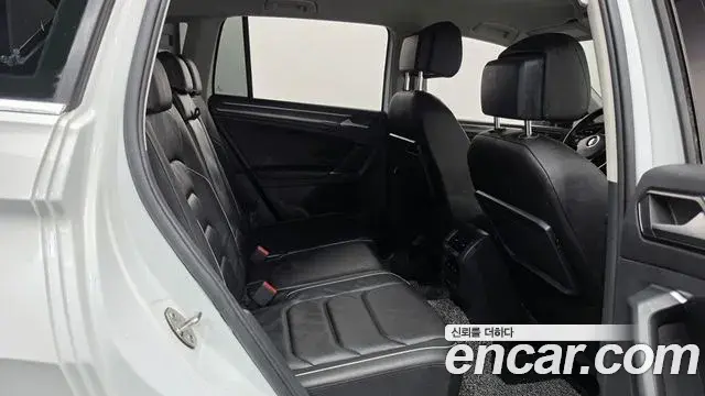 Volkswagen Tiguan 2018 — Фото 11/20