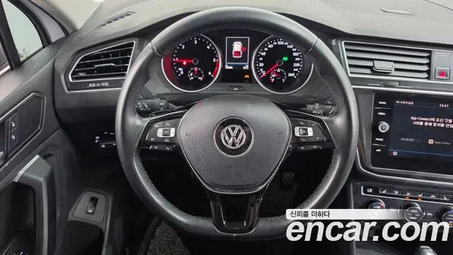 Volkswagen Tiguan 2018 — Фото 13/20