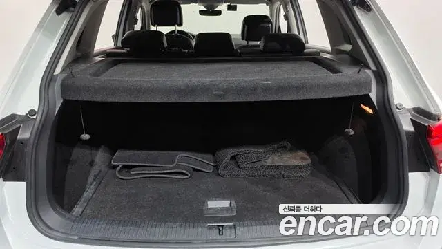 Volkswagen Tiguan 2018 — Фото 19/20