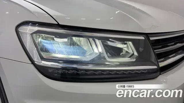 Volkswagen Tiguan 2018 — ფოტო 25/36