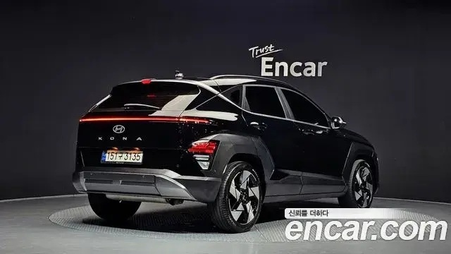 Hyundai Kona 2023 — Фото 2/20