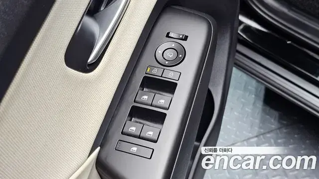 Hyundai Kona 2023 — Фото 18/20