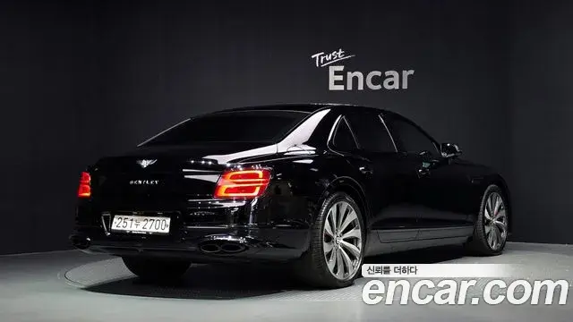Bentley Flying Spur 2021 — ფოტო 22/34