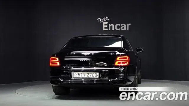 Bentley Flying Spur 2021 — ფოტო 20/34