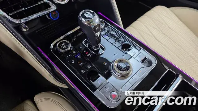 Bentley Flying Spur 2021 — ფოტო 21/34