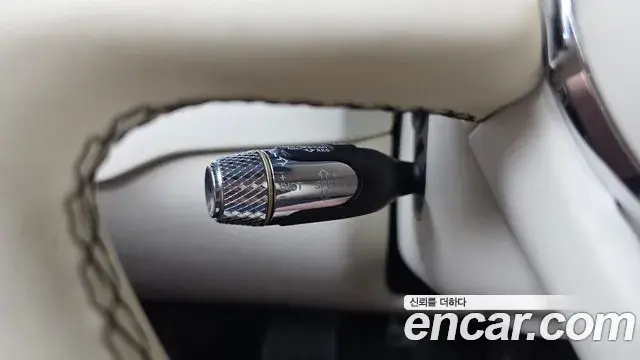 Bentley Flying Spur 2021 — ფოტო 23/34