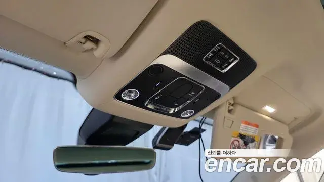 Bentley Flying Spur 2021 — ფოტო 13/34