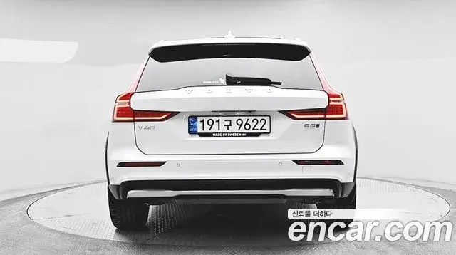 Volvo V60 Cross Country 2022 — Фото 2/20