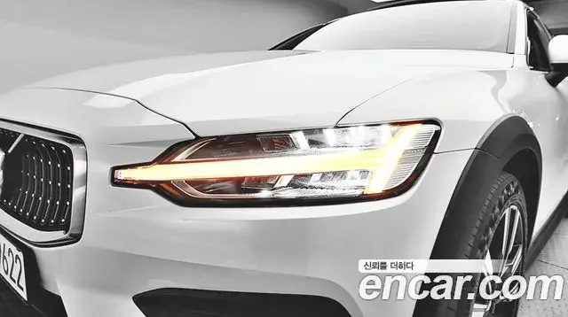 Volvo V60 Cross Country 2022 — Фото 20/20