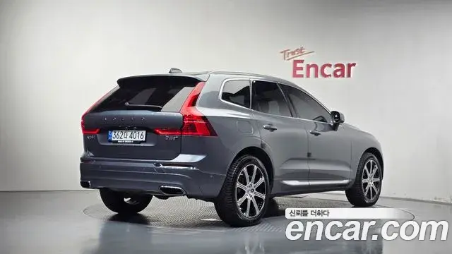 Volvo XC60 2020 — Фото 1/20