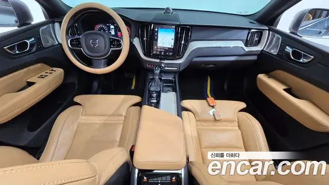 Volvo XC60 2020 — Фото 6/20