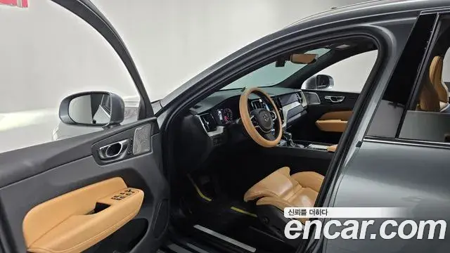 Volvo XC60 2020 — Фото 9/20