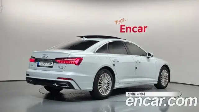 Audi A6 2021 — Фото 1/20