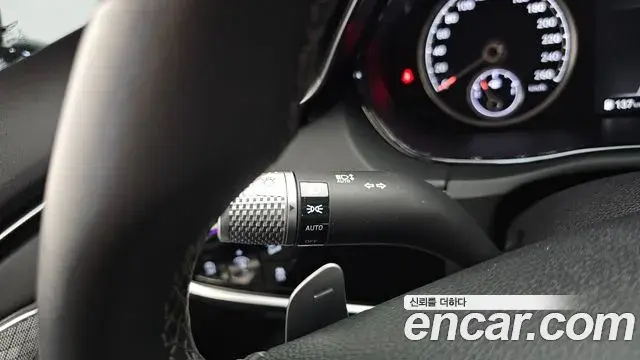 Genesis GV70 2022 — Photo 31/32