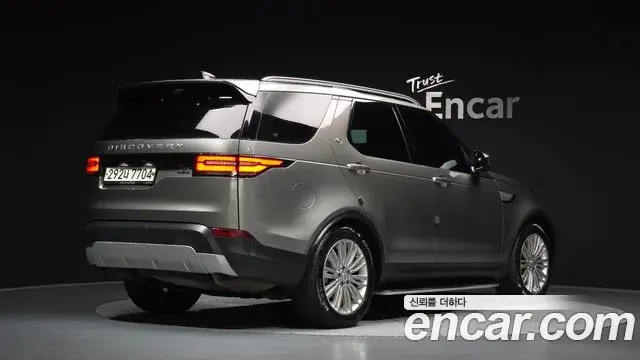 Land Rover Discovery 5 2018 — ფოტო 8/36
