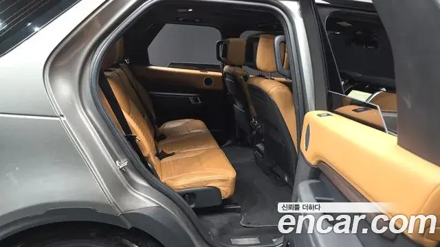 Land Rover Discovery 5 2018 — ფოტო 30/36