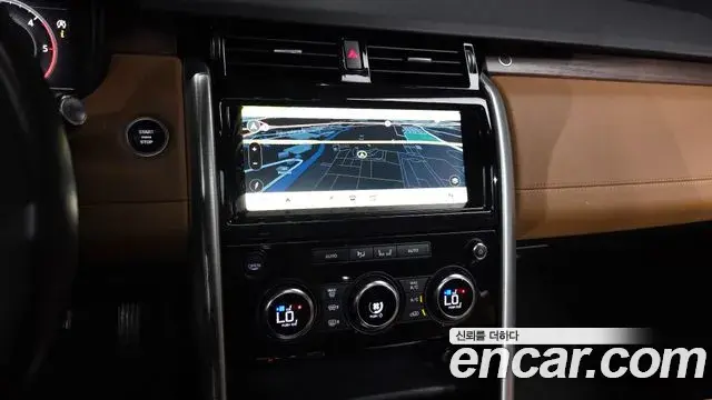 Land Rover Discovery 5 2018 — ფოტო 25/36